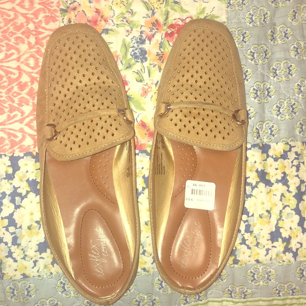 Beige loafer shoes.